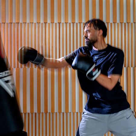 Hyatt Regency Riyadh Olaya Exterior foto A boxer training with a heavy bag