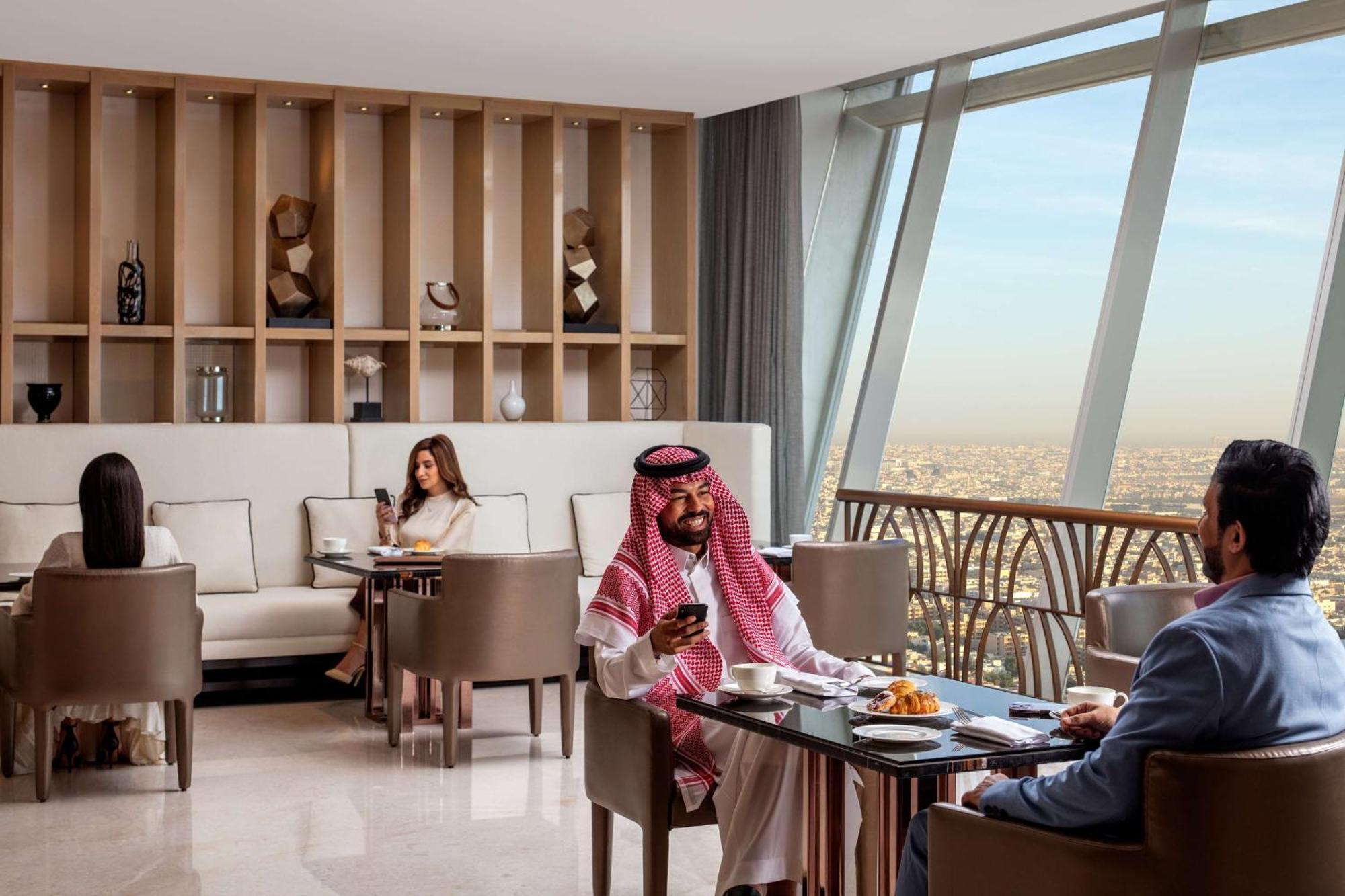 Hyatt Regency Riyadh Olaya Exterior foto The Lounge at the Ritz-Carlton, Riyadh