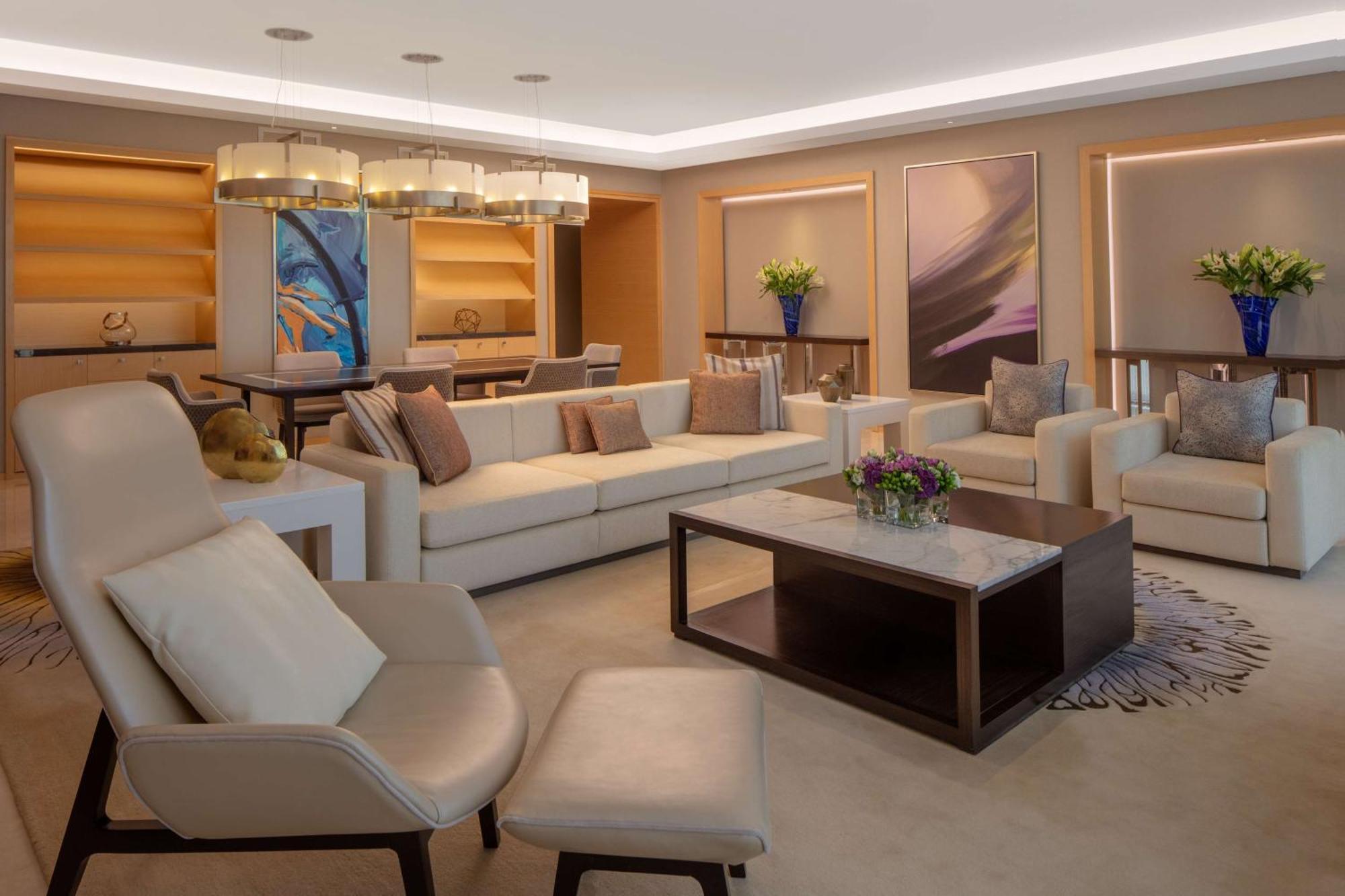 Hyatt Regency Riyadh Olaya Exterior foto The living room of a three-bedroom suite