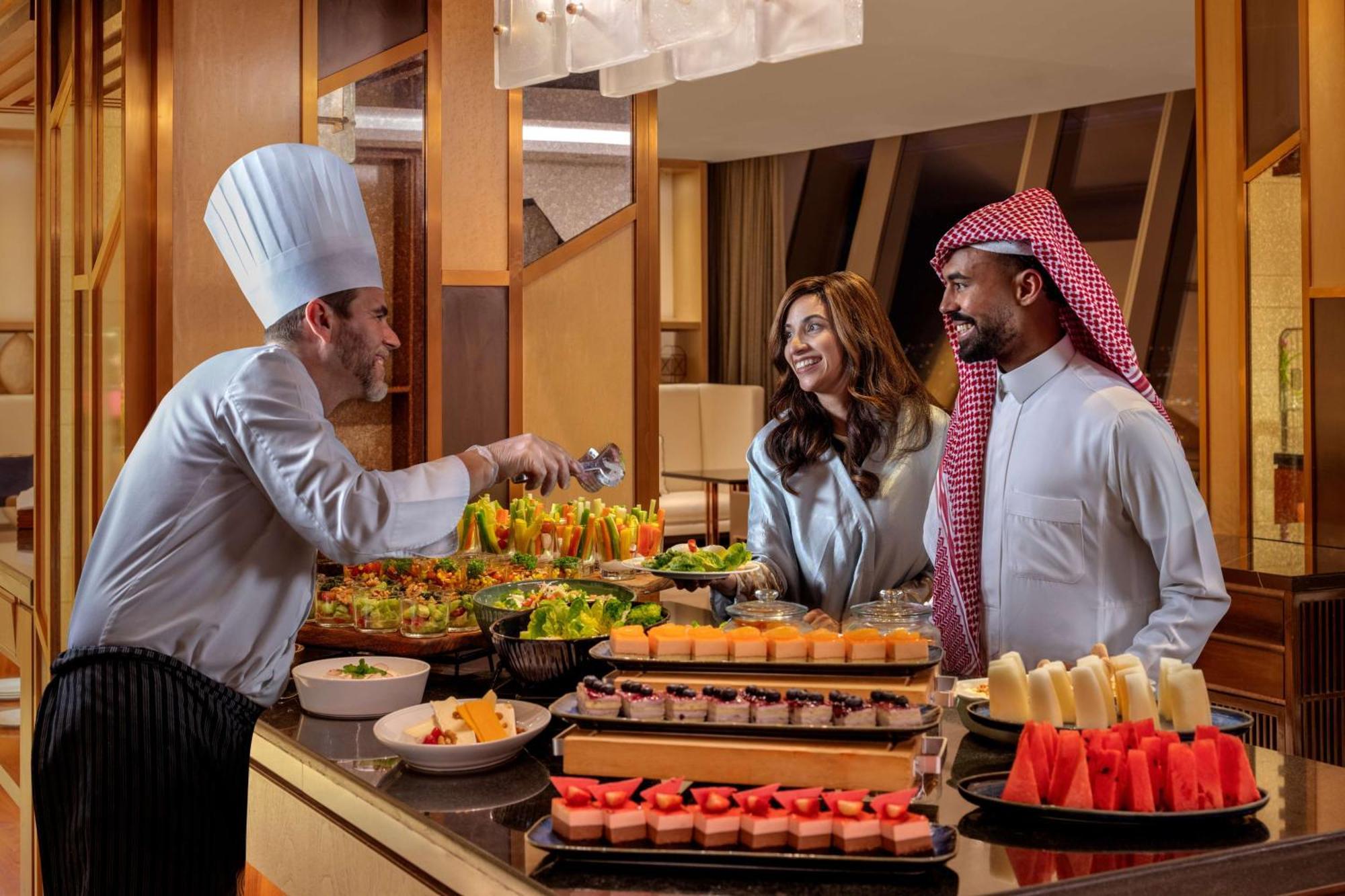 Hyatt Regency Riyadh Olaya Exterior foto A buffet at a hotel