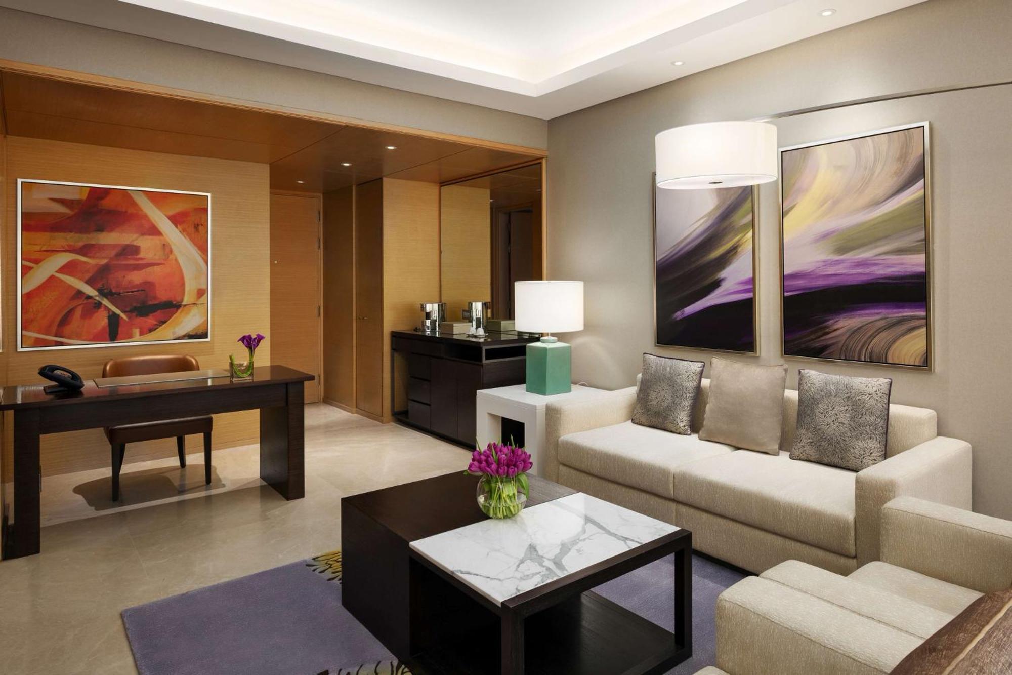 Hyatt Regency Riyadh Olaya Exterior foto A living room in a suite at the Ritz-Carlton, Dubai