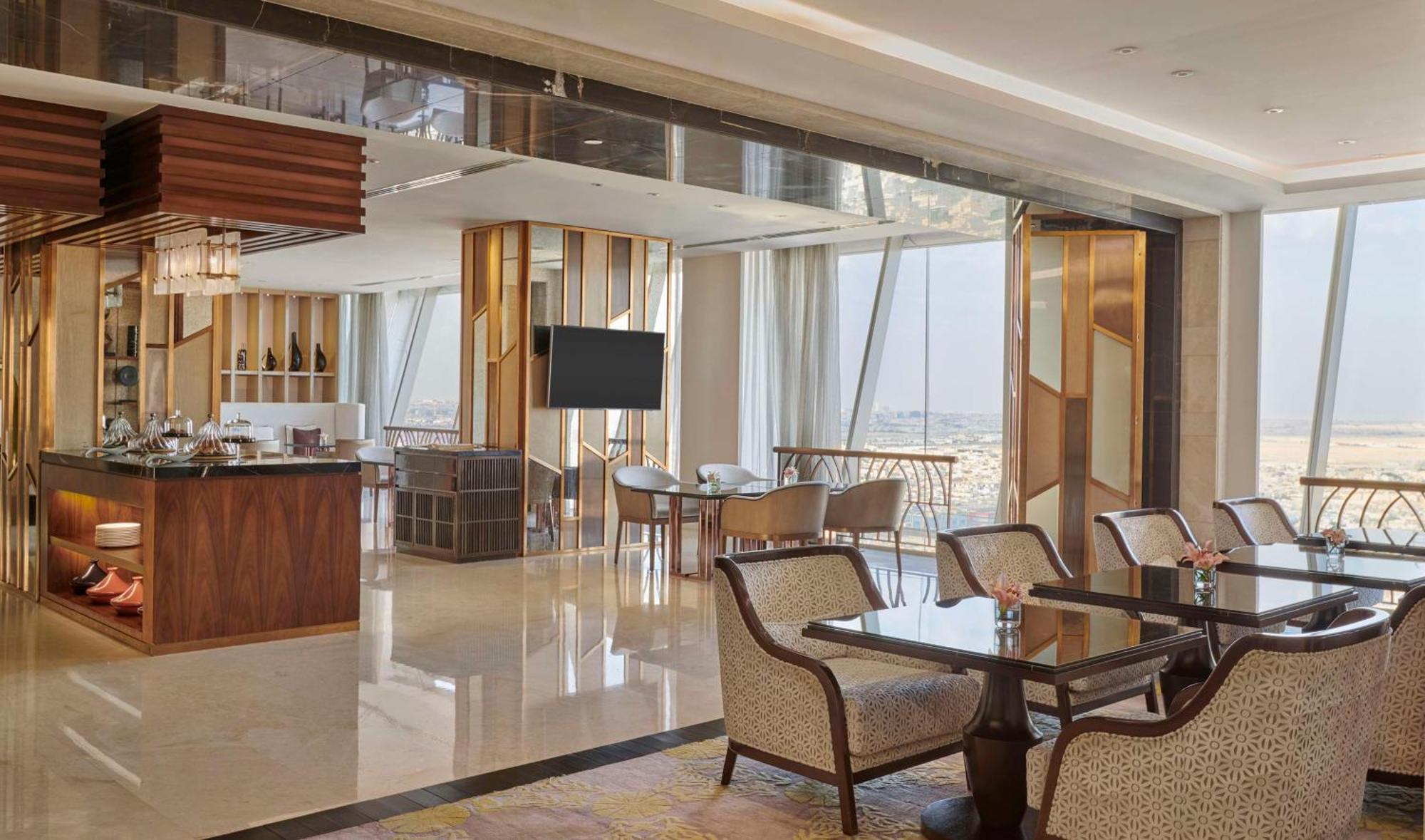 Hyatt Regency Riyadh Olaya Exterior foto The Lounge at the 88th floor