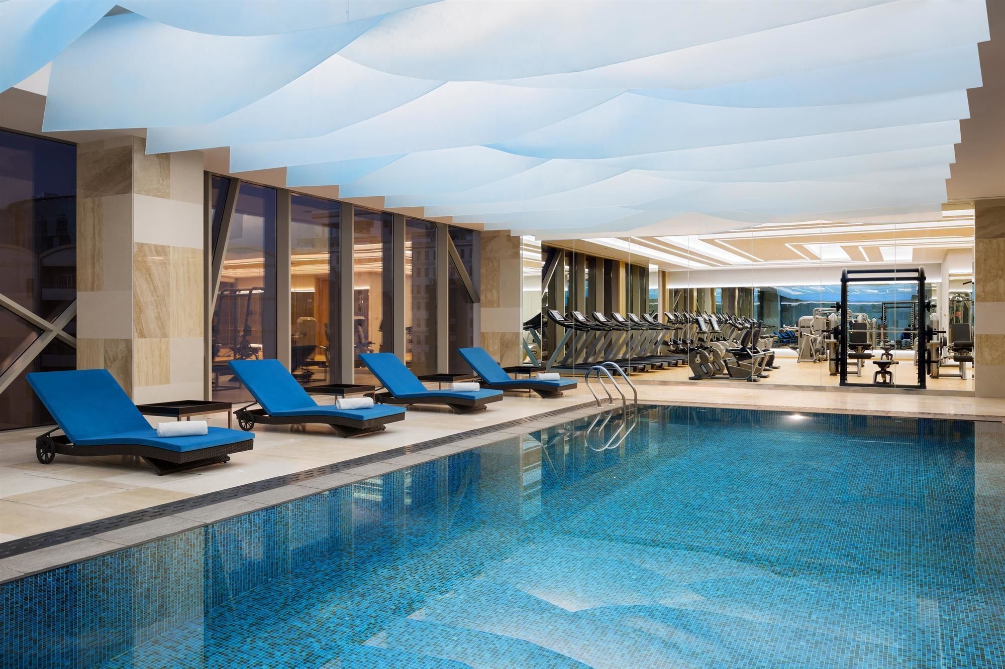 Hyatt Regency Riyadh Olaya Exterior foto The swimming pool at the hotel